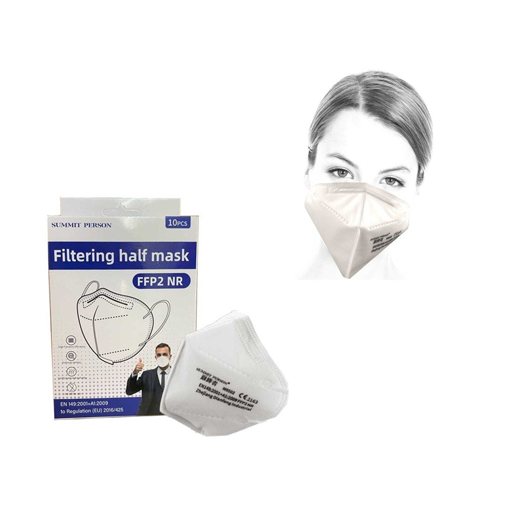 Kartonverpackung neben weisser Gesichtsmaske und Person mit Maske