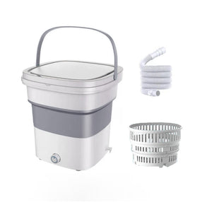 Weiss-garue mini Waschmaschine mit grauem Henkel, einem weissem Schlauch und mit einem Netz in das die Klamotten kommen