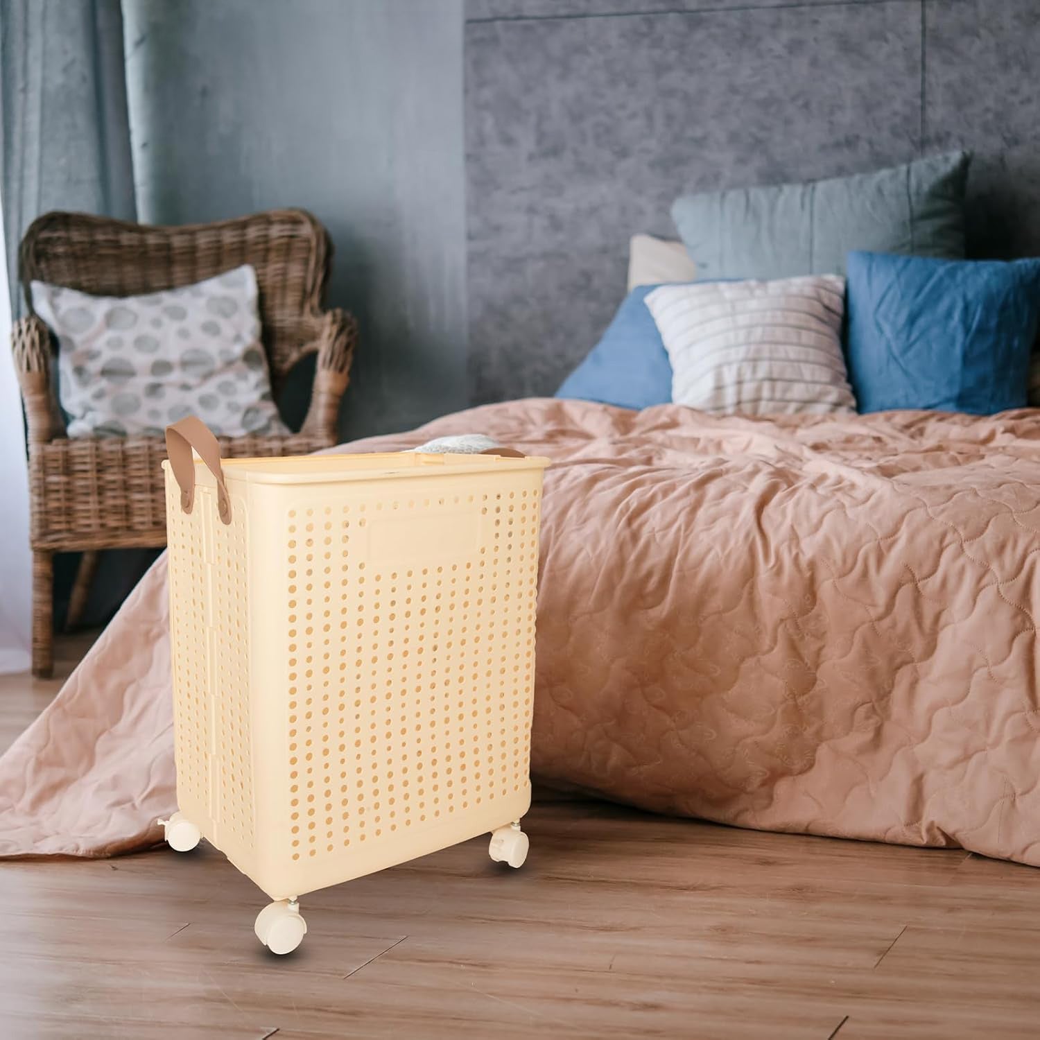 Wäschekorb mit Rädern
