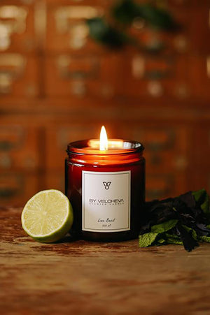 Duftkerzen und Limette