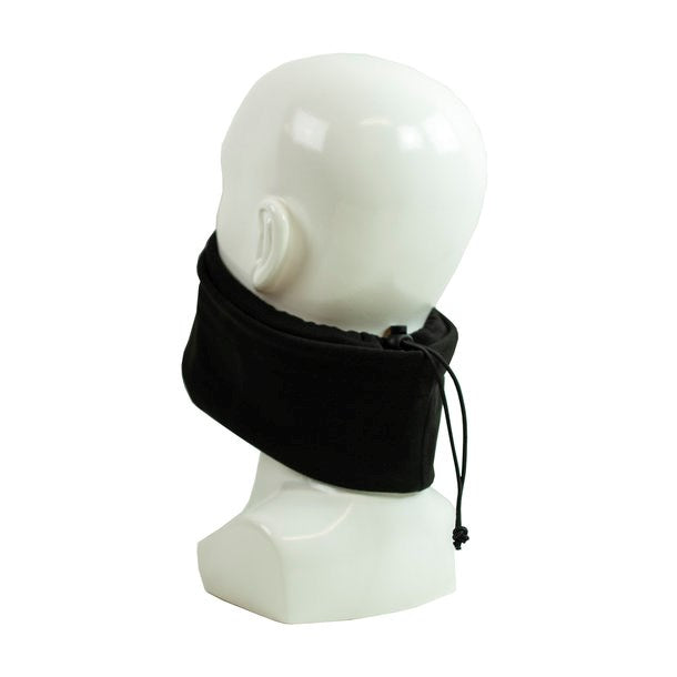 Schwarzer Schlauchschal an einem Kopf von der Seite