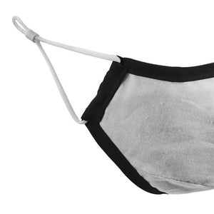 Moderne, schwarz-weisse Gesichtsmaske seitlich gezeigt von Nahem